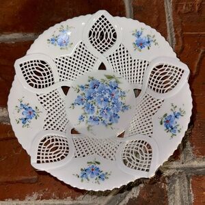 Sumi Romania Hand Modelled & Painted Floral Reticulated Porcelain Bowl Signed